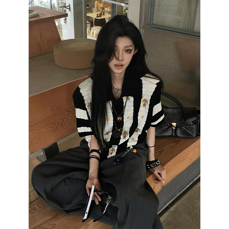 American Retro Knitted Short-Sleeved Shirt for Women, Summer Strawberry Embroidered Striped Shirt, Loose Slimming High-Fashion Top American Retro Knitted Short-Sleeved Shirt for Women, Summer Strawberry Embroidered Striped Shirt, Loose Slimming High-Fashion Top