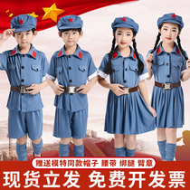 81 children perform out of the shopping mall Little Red Army Dance Company Costume Stars on a scintillating Kindergarten Road Army Choral