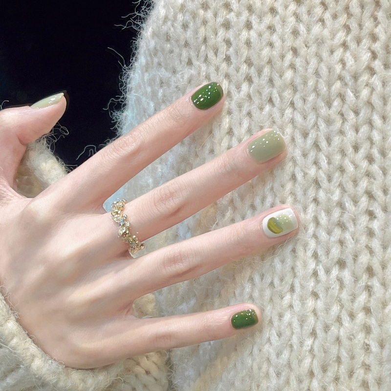 Handmade Short Green Nail Tips, High-End Niche Green Graffiti Wearable Nails That Make Your Skin Look Fairer