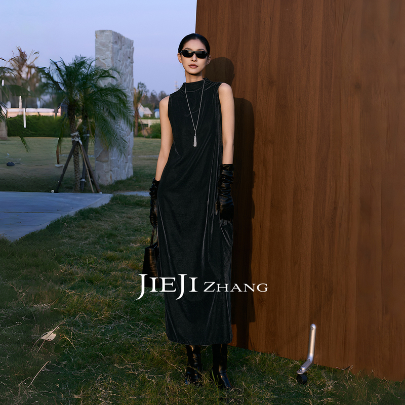 Zhang Qi Jieji【Jade Beauty Comes】Autumn Elegant Black Straight Long Dress with Half-High Collar and Sleeveless Velvet Dress Zhang Qi Jieji【Jade Beauty Comes】Autumn Elegant Black Straight Long Dress with Half-High Collar and Sleeveless Velvet Dress
