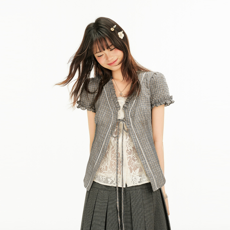 Lsland Retro Lace Fake Two-Piece Shirt for Women, New Summer Style with Lace Design, Loose Top
