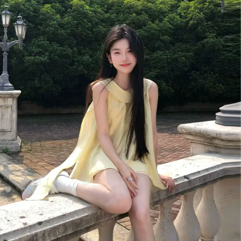 【Xiaobawang】Yellow Round Neck Halter Neck Vest with Ribbons for Women, Summer Loose and Versatile Sleeveless Top with a Stylish Look 【Xiaobawang】Yellow Round Neck Halter Neck Vest with Ribbons for Women, Summer Loose and Versatile Sleeveless Top with a Stylish Look