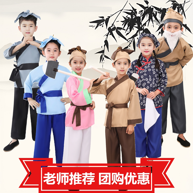 劇「山を動かした愚かな老人」の子供用衣装、劇「オオカミ少年」の衣装、劇「農民への同情」の衣装、劇「店主」の小道具、そして劇「農夫」、「鎌」、「鍬」の小道具。