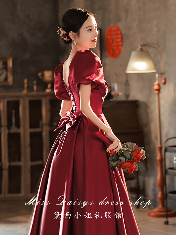 Red Wedding Dress for the Bride, High-End Style, Runaway Princess Wedding and Engagement Dress, Petite Homecoming Banquet Dress Red Wedding Dress for the Bride, High-End Style, Runaway Princess Wedding and Engagement Dress, Petite Homecoming Banquet Dress