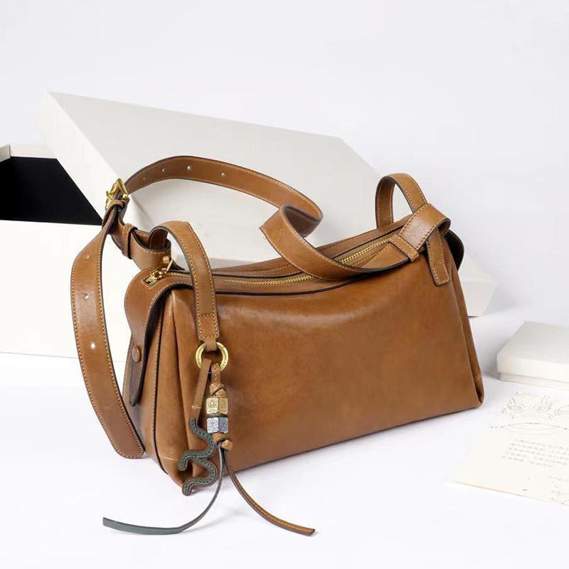 New Vegetable-Tanned Leather Pillow Bag for Women, High-End Niche Design, Large Capacity, Retro Shoulder Crossbody Bag New Vegetable-Tanned Leather Pillow Bag for Women, High-End Niche Design, Large Capacity, Retro Shoulder Crossbody Bag