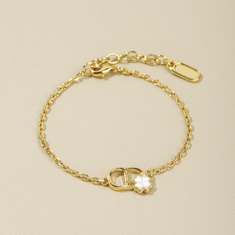 D26 New Style Mother-Of-Pearl Clover Bracelet, Pearl Letter Rhinestone Fashion High-End Bracelet, Exquisite Bracelet
