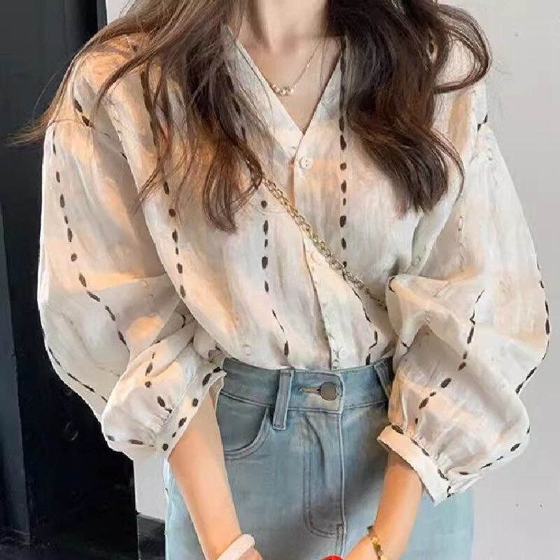 Super Nice-Looking, Beautiful and Unique Long-Sleeved V-Neck Shirt for Women, New Design for Autumn, Chic Blouse, Shirt Jacket