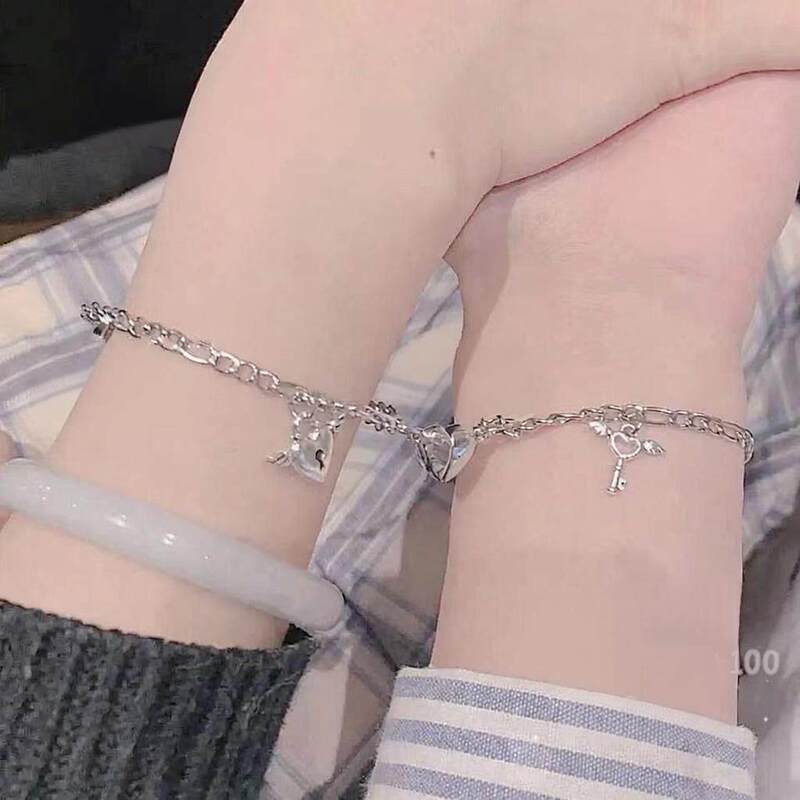 Girl's Friendship Bracelets, One for Each Person, Half for Each, High Aesthetic Value, Three-Person Magnetic Attraction Bracelets, Internet-Famous Student Jewelry Girl's Friendship Bracelets, One for Each Person, Half for Each, High Aesthetic Value, Three-Person Magnetic Attraction Bracelets, Internet-Famous Student Jewelry