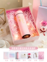 Одиночная розовая чашка