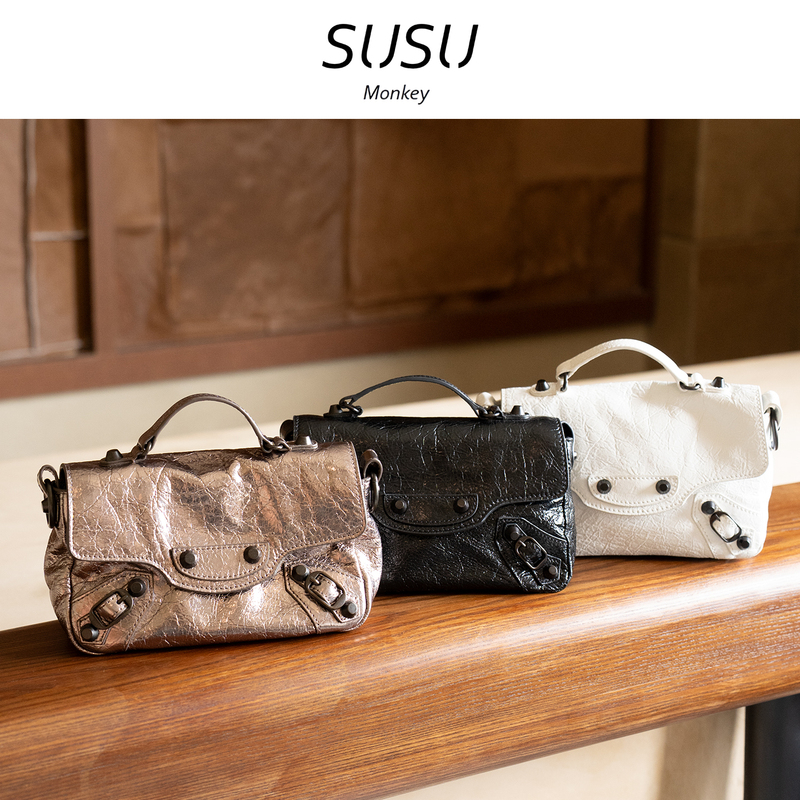 Su Su [Motorcycle Flip Cover Small Square Bag] Genuine Oil Wax Sheepskin Leather Lining Flip Cover Magnetic Clasp Crossbody Handbag