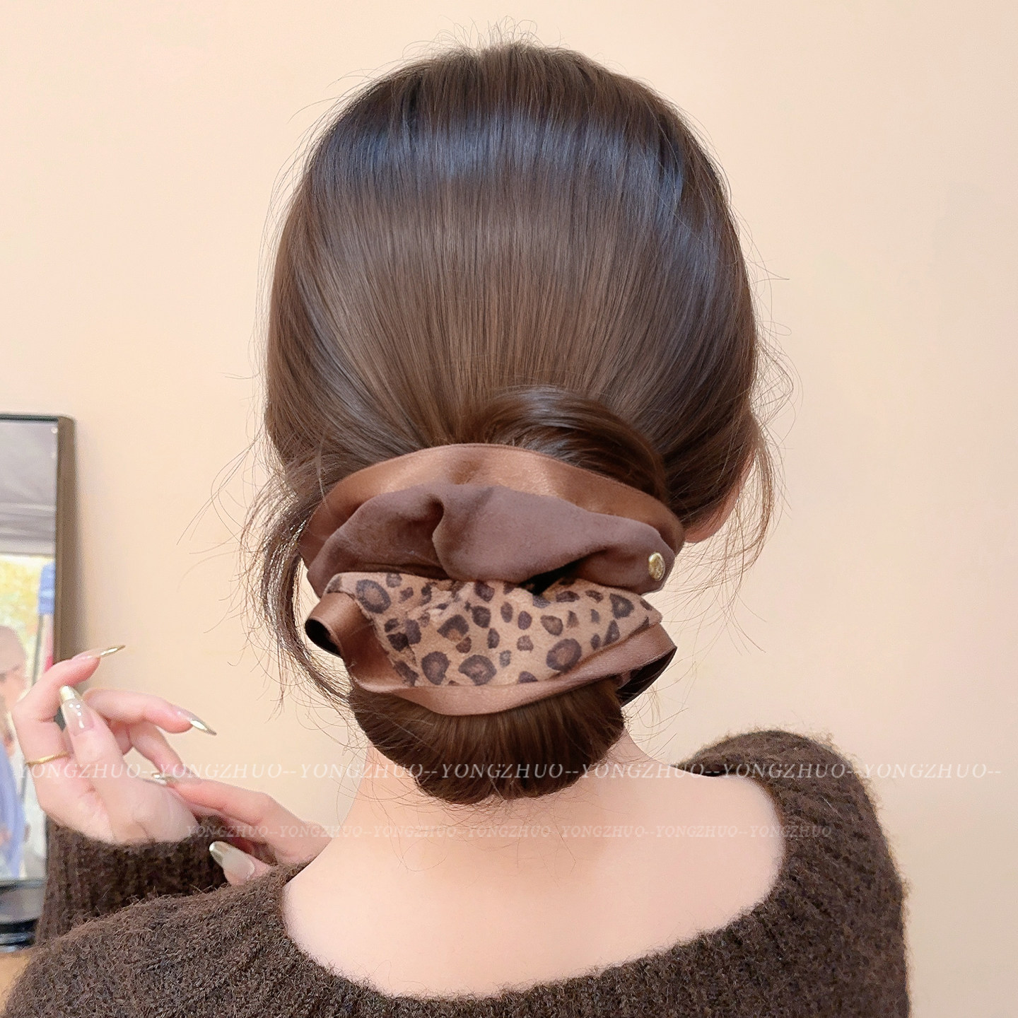 Vintage Leopard Print Scrunchie for Women, Autumn and Winter, High-End Style, Suitable for Bun or Ponytail, Versatile Hair Tie for Going Out, Hair Accessory