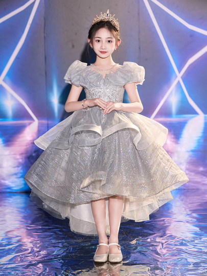 Kinderkleid, Prinzessinnenkleid, leichte Luxus-Nische, kurze Vorderseite und lange Rückseite, High-End-Kinderabendkleid für Mädchen für die Ausrichtung von Klavieraufführungen