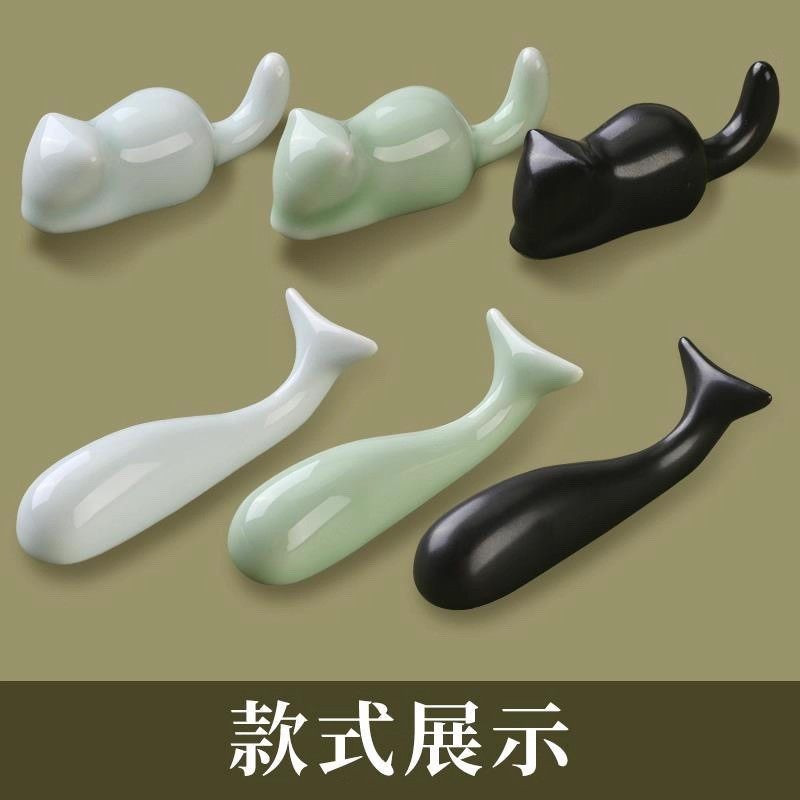 Ceramic Pen Rest with a Cute Cat Design, Creative Animal Calligraphy Pen Holder, Multifunctional Paperweight, Pen Rest, Brush Holder, Student Calligraphy Supplies