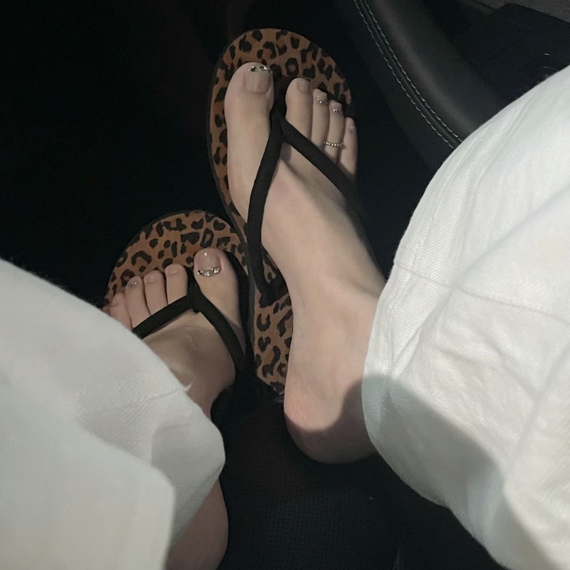 Japanese Imported soft sole Leopard Print Flip-Flops for Women, Suitable for Outdoor Wear in Summer, Beach, Soft Sole, Non-Slip Sandals