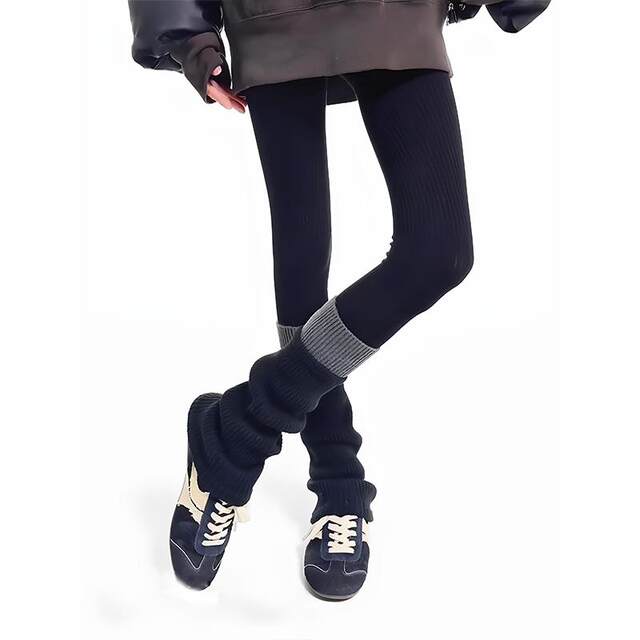 They are so beautiful when worn in layers! The 2025 autumn and winter socks have excellent thermal performance and slightly flared socks that greatly modify your leg shape!