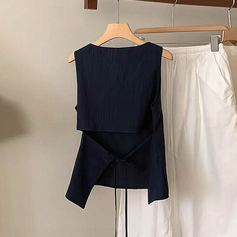 Highly Recommended! Square-Neck Sleeveless Camisole Shirt for Women, Summer Design, Unique and Chic Top That Exposes the Waist Highly Recommended! Square-Neck Sleeveless Camisole Shirt for Women, Summer Design, Unique and Chic Top That Exposes the Waist