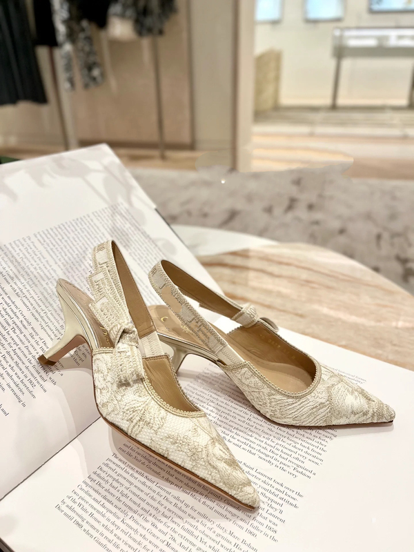 Embroidered Satin Sandals for Women 2023 Summer Style D Letter Closed-Toe Retro Bow Pointed Toe Kitten Heel Backless High Heels