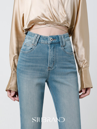 High-Waisted, Slimming, Flared Jeans for Women with a Sophisticated and Elegant Feel, Autumn/Winter 2025, Fleece-Lined and Stretchy