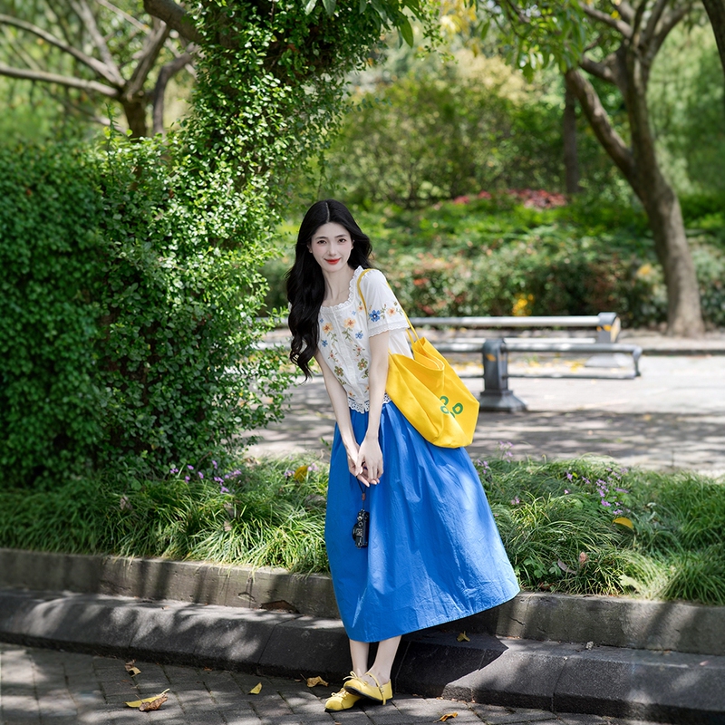 Very Beautiful Summer Outfit, a Complete Set of Plus-Size French-Style Embroidered Square-Neck Shirt and Klein Blue Skirt Set Very Beautiful Summer Outfit, a Complete Set of Plus-Size French-Style Embroidered Square-Neck Shirt and Klein Blue Skirt Set
