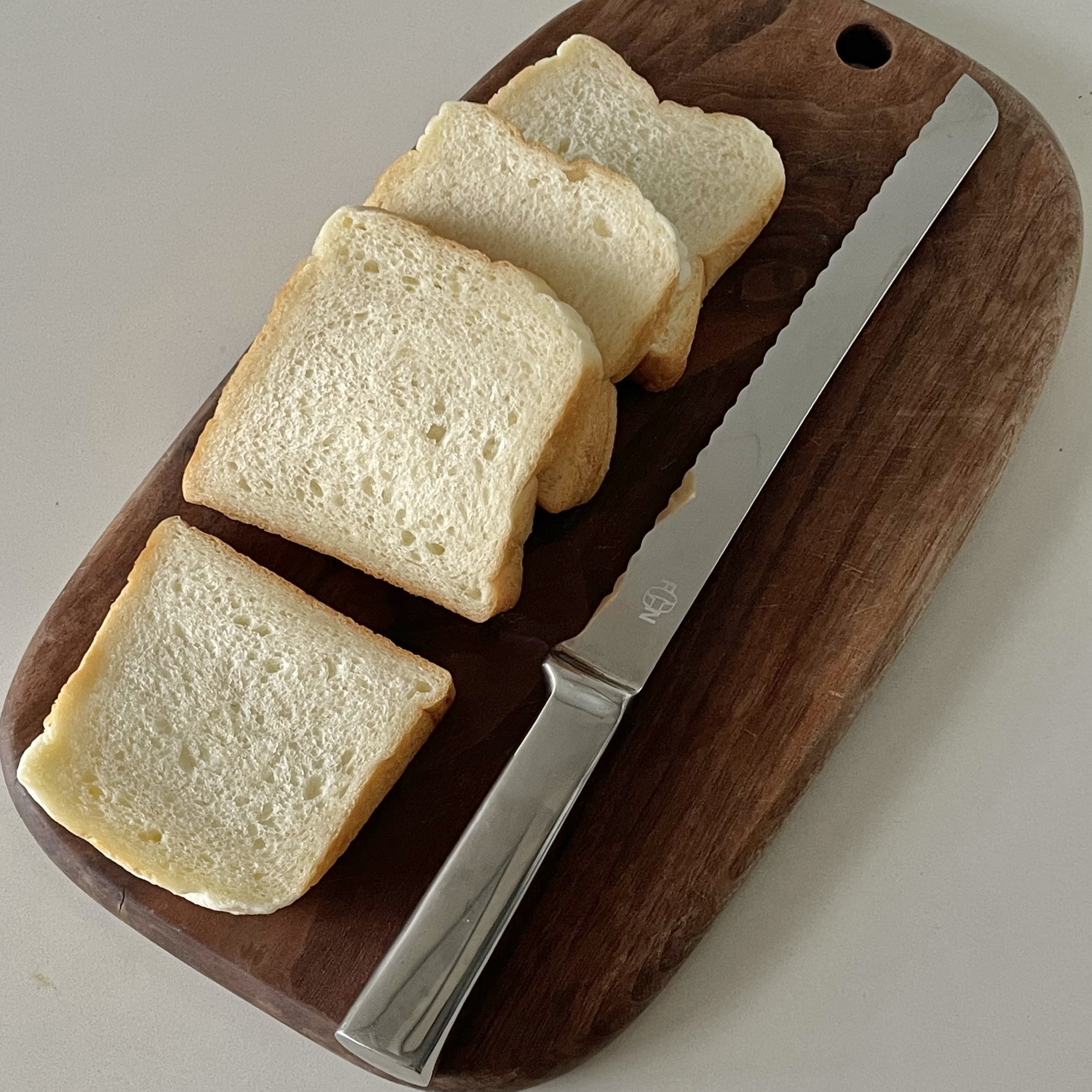 面包刀的秘密：如何优雅切割每一口美味