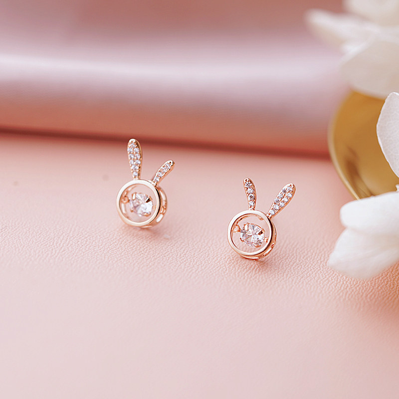 Outlets discount store withdraws the warehouse to pick up 18K gold drilling rabbit ear ring out of the bucket spot