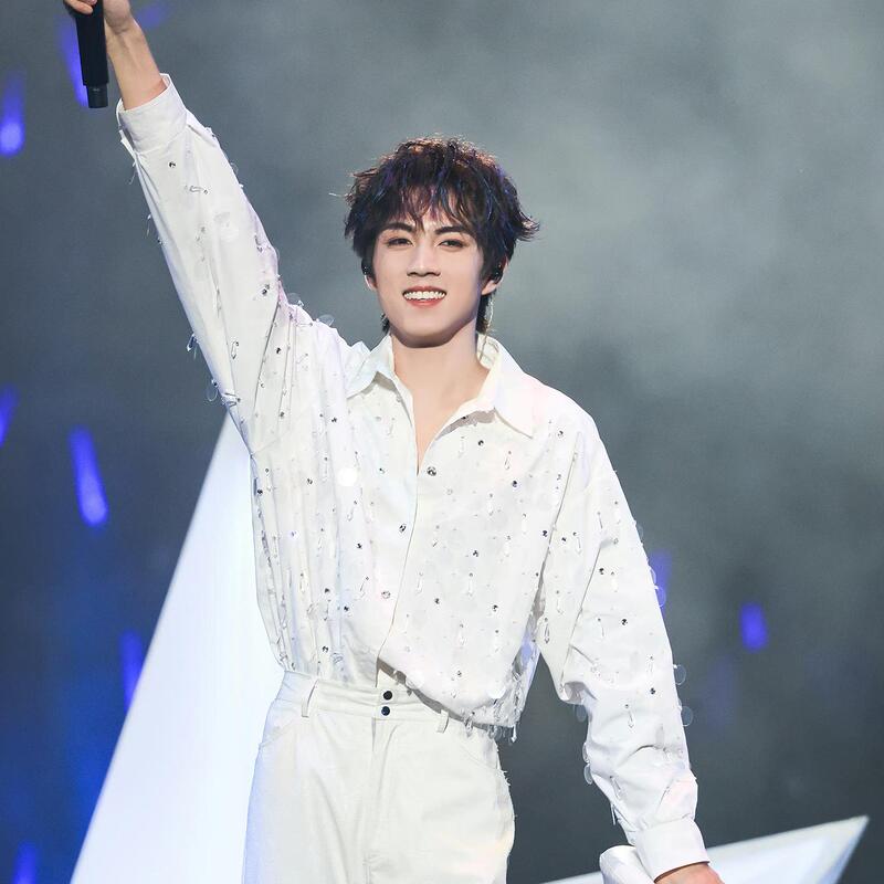 Zhao Yibo Celebrity-Inspired Light Luxury Handmade Pearlescent Sequin White Shirt, Unisex Niche Design Stylish Shirt