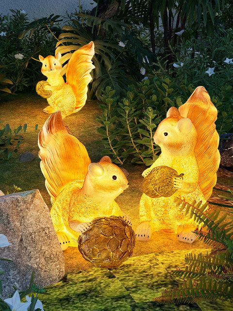 Solar-Powered Luminous Squirrel Lamp Outdoor Courtyard Decoration Lawn Park Waterproof Animal-Shaped Lamp Garden Landscape Lamp