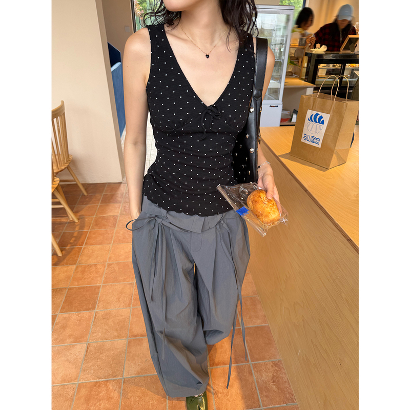 Seyora【Bangkok Holiday】Elegant and Slim-Fitting V-Neck Polka Dot Sleeveless Versatile Tank Top D41605Sy61