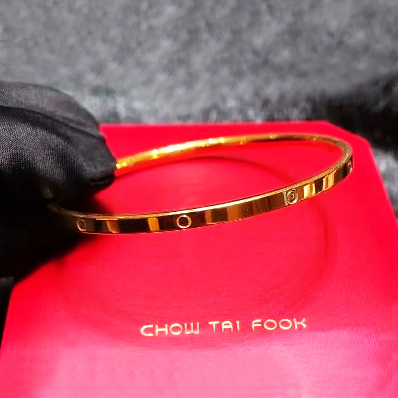 Chow Tai Fook's New Cartier Bracelet, Smooth Solid Bracelet, Simple and Versatile Style, Discounted by 130 Yuan, Model F222843