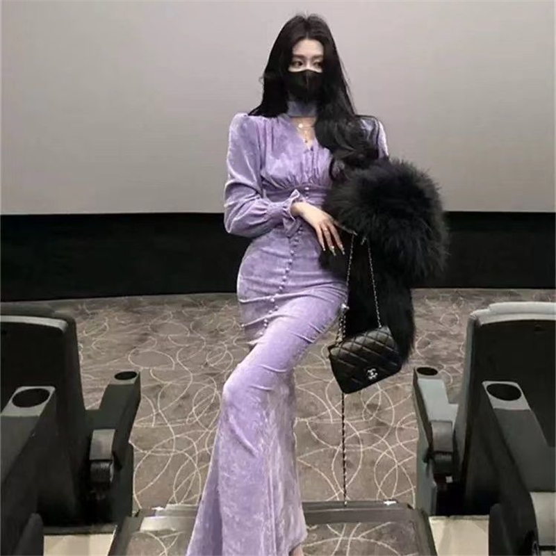 New Year's Outfit Purple Halter Neck Dress for Women, New Autumn Design with a Slim Waist and Fishtail Silhouette, Long Skirt That Hugs the Hips