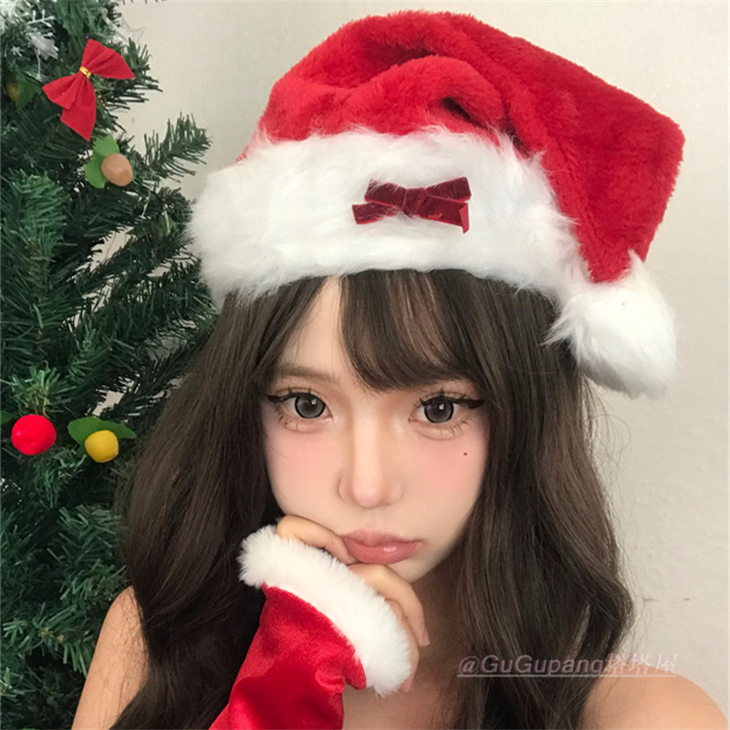 お祝いムード満点の赤いリボン付きサンタ帽。サンタクロースのコスプレ小道具として最適で、写真撮影にもぴったりです。