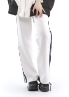 Черно -белые брюки