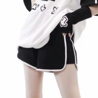 Черно -белые шорты