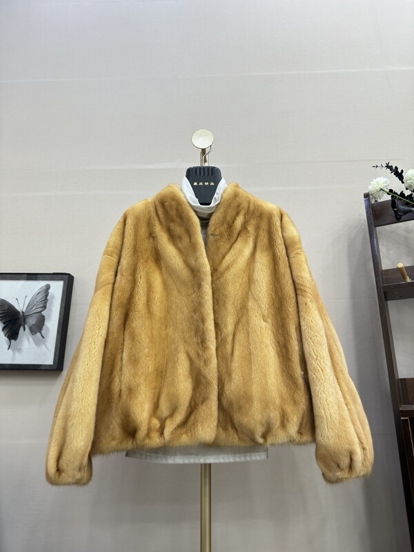 Diamond V-Neck Vibrant Red and Gold Natural Color Rubber Band Trim Oversized Old Money Style Mink Fur Coat Diamond V-Neck Vibrant Red and Gold Natural Color Rubber Band Trim Oversized Old Money Style Mink Fur Coat