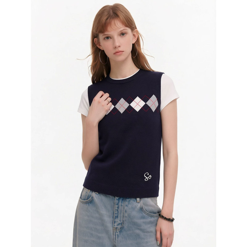 Sometimes Sometimes Diamond-Patterned Knit Sweater White Short-Sleeved Layered Sleeveless Vest