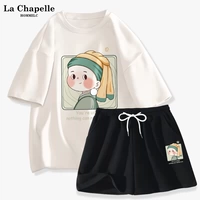 Белая (жемчужная девушка)+черная (лейбл брюков жемчужины)