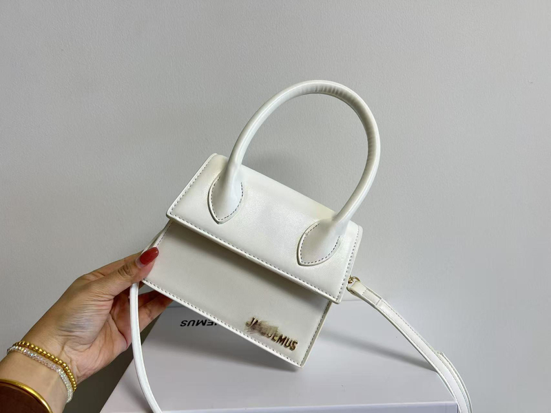 Jacquemus 2025 New Niche Design Single Shoulder Crossbody Bag for Women, High-End Small Square Bag 17cm