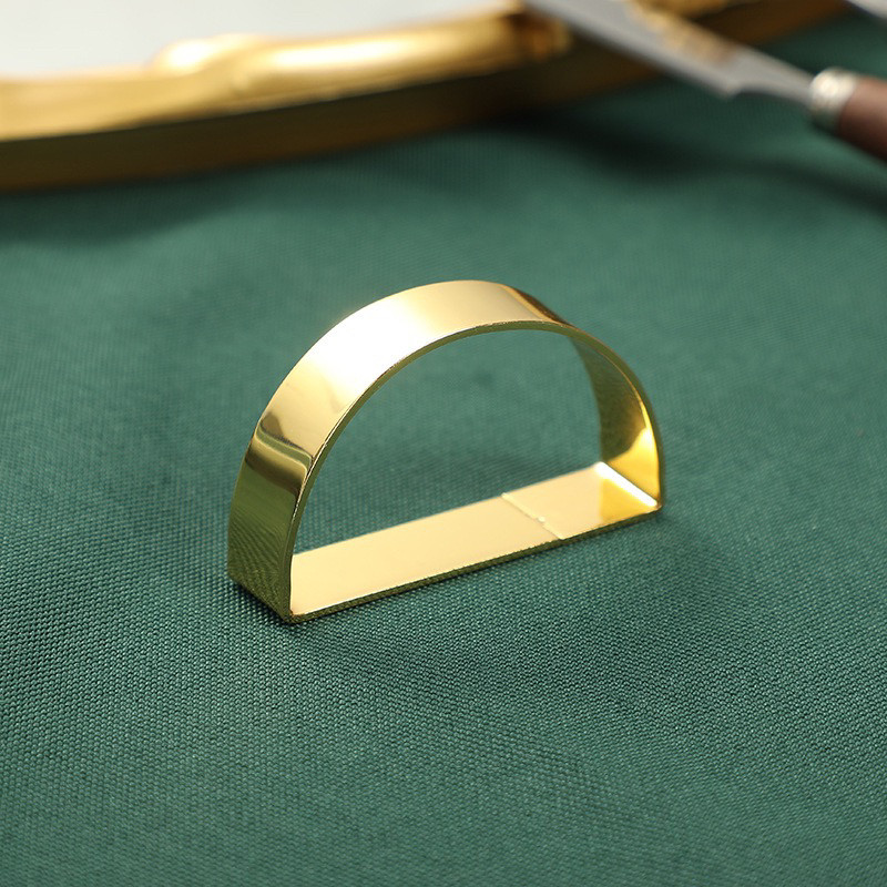 独創的な中空銅貨型金属製ナプキンバックル、ナプキンリング、ナプキンループ、布製リング、ホテル、結婚式、セレモニー装飾品メーカー