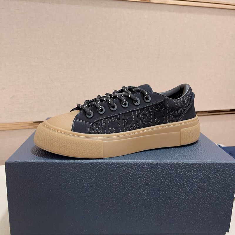 European Men's Shoes 2026 New Trendy Casual Sneakers High-End Men's Sports Shoes Couple Style Canvas Shoes for Men and Women