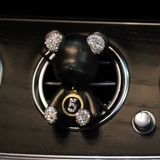 Автомобильные принадлежности Виннар Инкрустированный алмаз крыло крыла насилия Медведь расширенные камни духи ароматные ароматные ароматные автомобили Внутреннее украшение