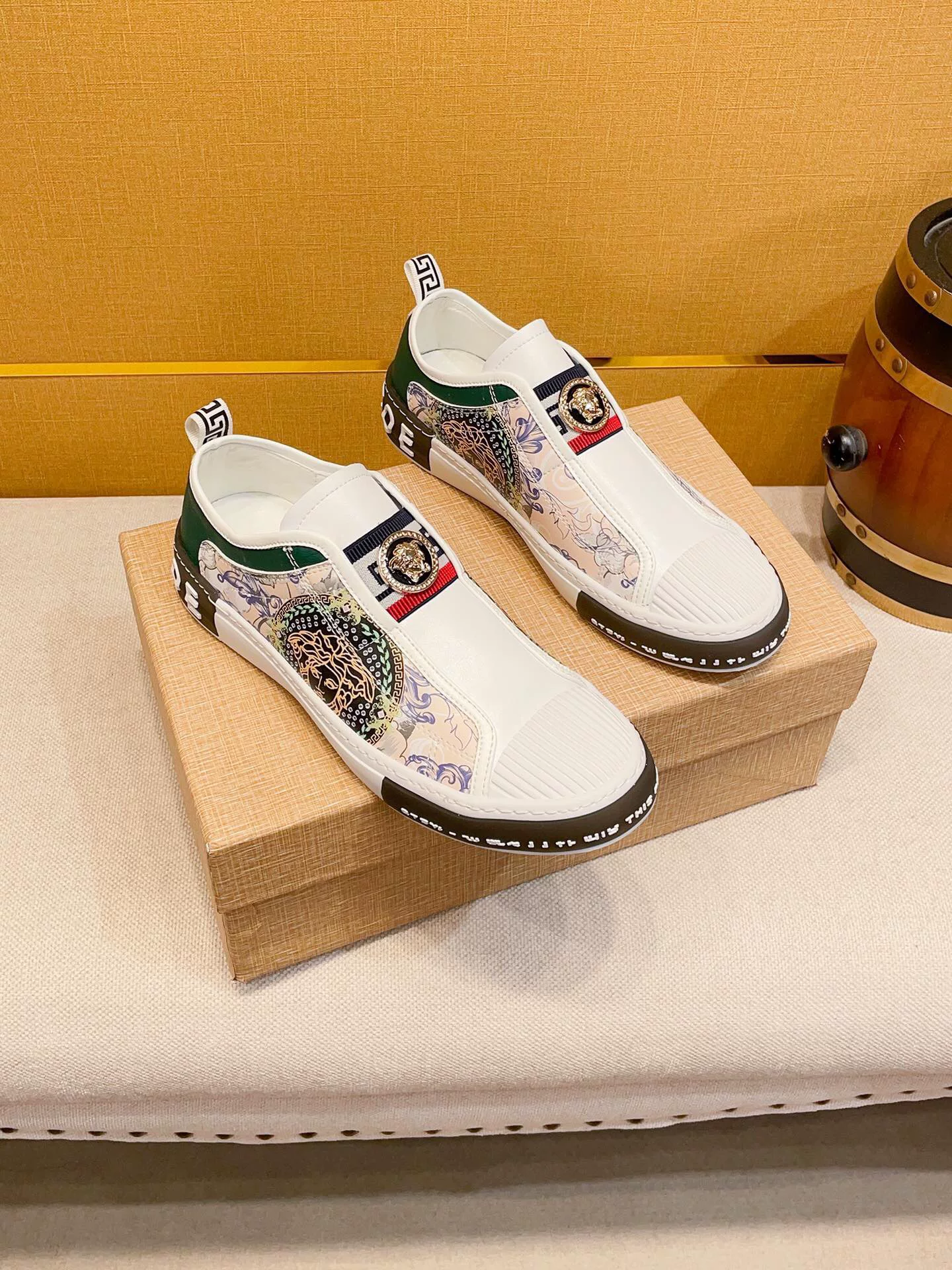 Европейская прямая рассылка покупок Versace классическая мода дышащая тренд универсальная простая и удобная мужская обувь