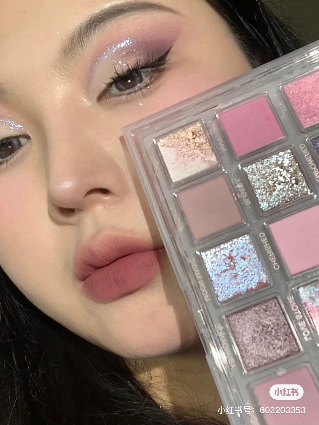 HUDABEAUTY обратная роза палка дневная роза 18-цветной диск для теней Rose Quartz/NAUGHTY NUDE