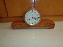 Carved camphor wood magpie ascending the plum blossom made in Shanghai 555 brand table clock (including Lao Fidelity) Factory 48 5 appearance