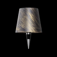 Лампа из винной бутылки под дерево