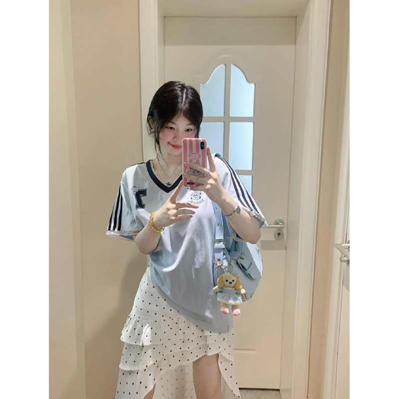 Blue Kitty Jersey V-Neck Short-Sleeved T-Shirt for Women, New Summer Style, Sporty Loose Design, Niche Half-Sleeved Top