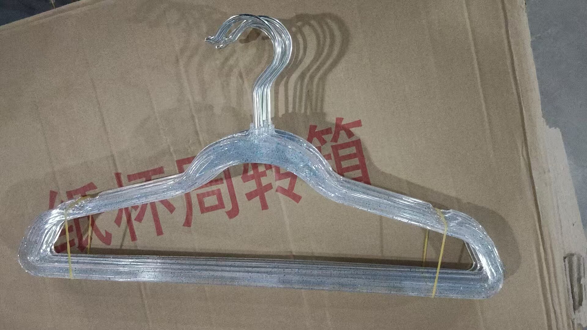 ins风少女心透明PET闪粉衣架金粉水晶衣服挂服装店用仿亚克力衣架