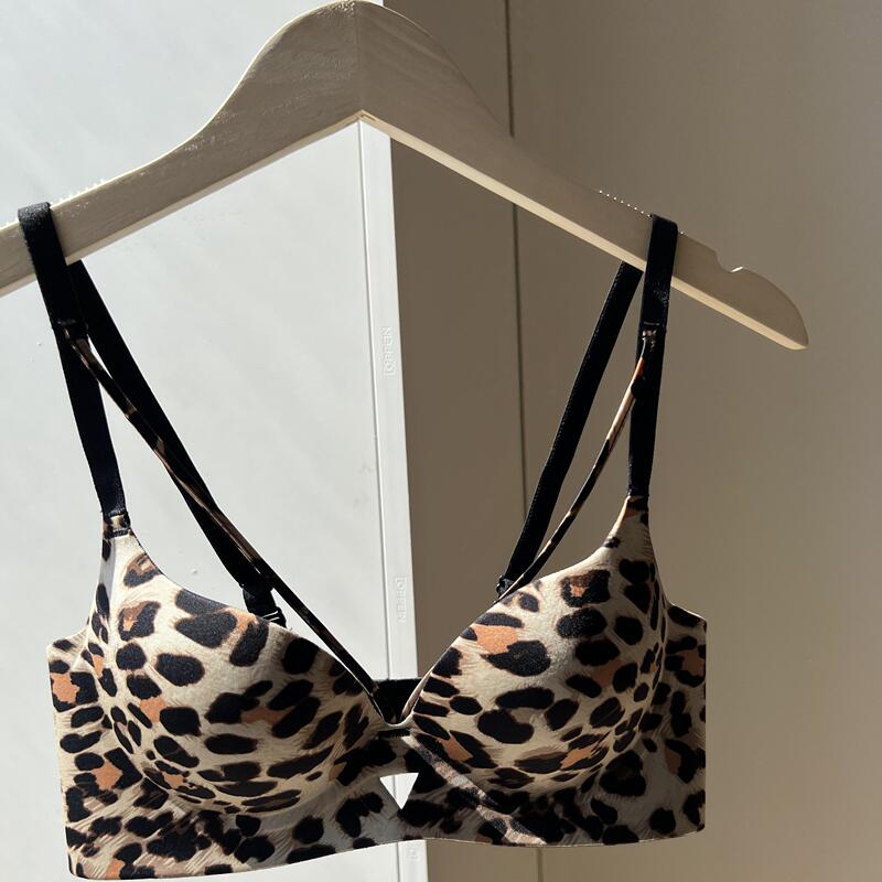 Hot Girl Leopard Print Lingerie, Abstinence Style, Small Breasts Appear Larger, Push-Up, Anti-Sagging, Large Breasts Appear Smaller, Seamless Sexy Bra Set Hot Girl Leopard Print Lingerie, Abstinence Style, Small Breasts Appear Larger, Push-Up, Anti-Sagging, Large Breasts Appear Smaller, Seamless Sexy Bra Set