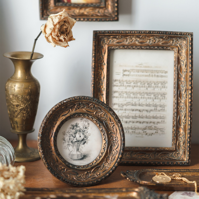 Vintage-Style Bronze Resin Embossed Photo Frame with Carved Edges, European-Style Golden Picture Frame Decorative Piece