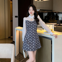 A large number of ready-made 2023 spring new arrivals gentle color-blocked ear-rimmed retro elegant slim-fitting dresses