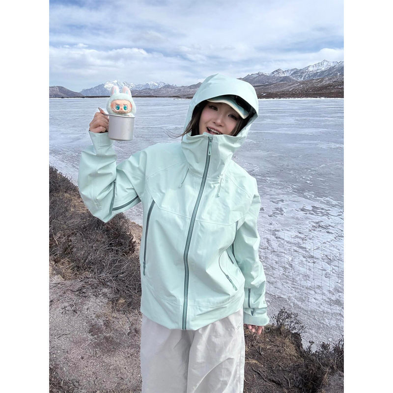 Mountain-Style Outdoor Ice Lake Green Waterproof Jacket for Women 2026 Spring and Autumn New Travel Hiking Mountaineering Jacket for Men Mountain-Style Outdoor Ice Lake Green Waterproof Jacket for Women 2026 Spring and Autumn New Travel Hiking Mountaineering Jacket for Men